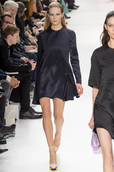 Look 15